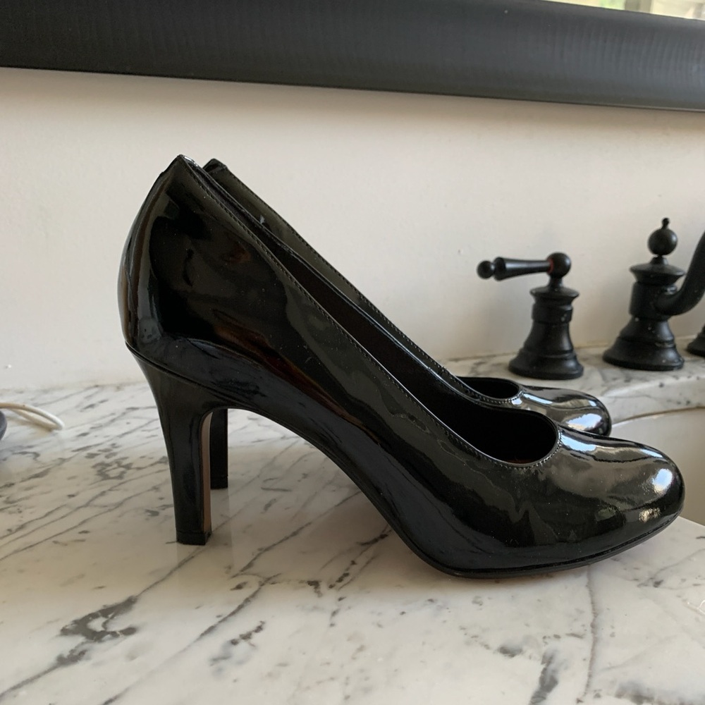 Clark’s Elegant Black Artisan Women's Shoes